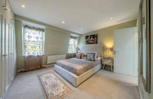 Paddington Villa | GRAND 200 SqM 3-Bedroom VILLA