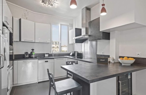 14th Arrondissement Apartment | Grand 5 Pièces Haussmannien