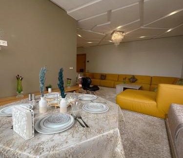 Ennahda Apartment | Grand appartement familial à 8 min de la plage espace & confort garantis !