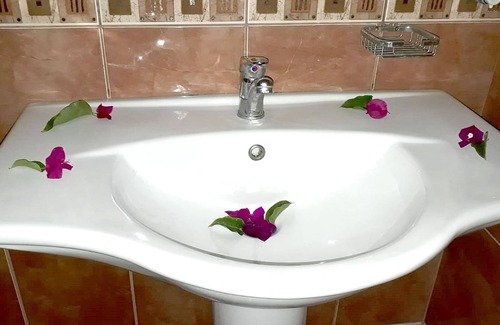 Konakli Hotel | Grand Bahama Beach Hotel