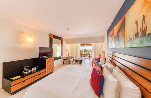 Zona Hotelera Resort | Grand Decameron Los Cabos, A Trademark All Inclusive Resort