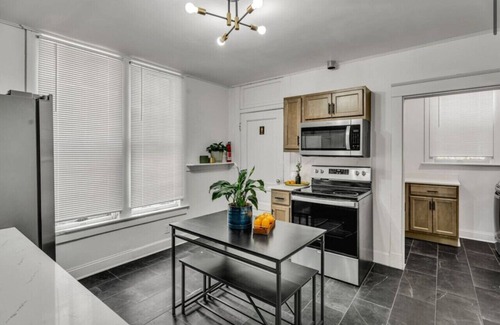 Evansville House | Grand Estates Room 1