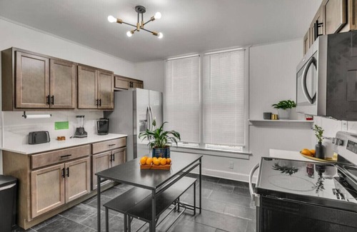 Evansville House | Grand Estates Room 1