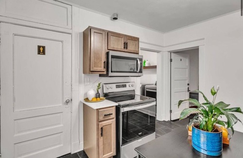 Evansville House | Grand Estates Room 6