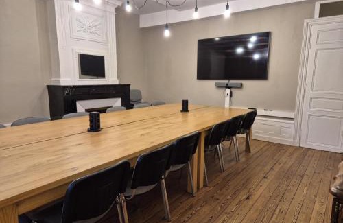 Regny House | Grand Gîte au cœur du village avec jardin