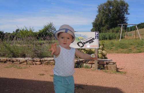 Chirassimont House | Grand gîte familial avec cheminée et animaux admis - FR-1-496-65