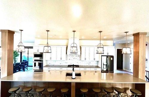 Hurricane House | Grand Gathering Retreat-Private Pool-Mini Golf-Castle Room-Sleeps 32-Zions-ATV