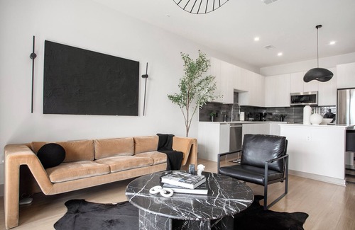 Home Park Apartment | Grand-Midtown Suite W RoofTop Pool + 5Star Amenities & Free Secure Parking!