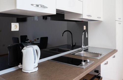 Stanici Apartment | Grand Modern Beach Studio