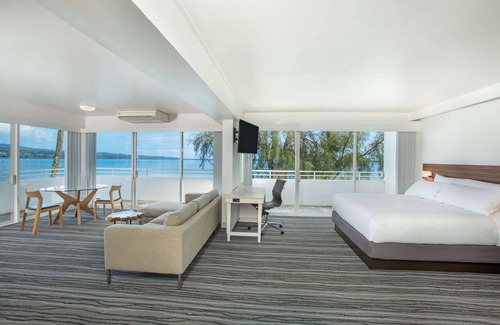 Hilo Resort | Grand Naniloa Hotel Hilo - a Doubletree by Hilton