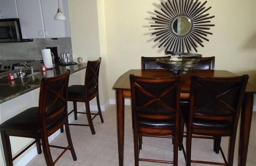 Panama City Beach Hotel | GRAND PANAMA BEACHFRONT, 1ST FLR DIRECT to BEACH/POOL/TIKI. SMART TV & FREE WIFI