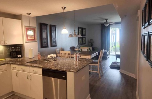 Panama City Beach Hotel | GRAND PANAMA 1st-Floor walk-out! Small Pet Friendly. Heated pools! Free WIFI !