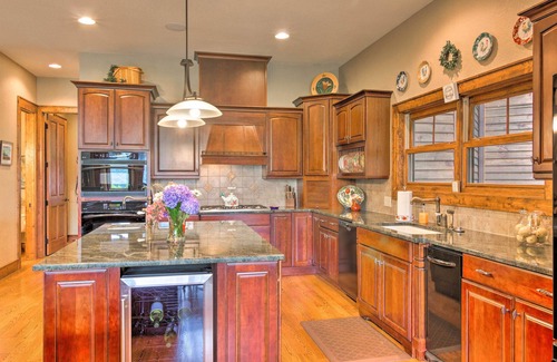 Bear Lake Reserve House | Grand Retreat in Bear Lake Reserve w/Scenic Decks