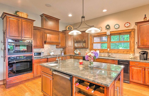 Bear Lake Reserve House | Grand Retreat in Bear Lake Reserve w/Scenic Decks