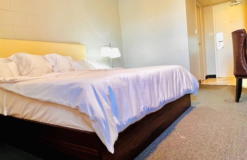 Winnipeg Hotel | Grand Royal Legacy