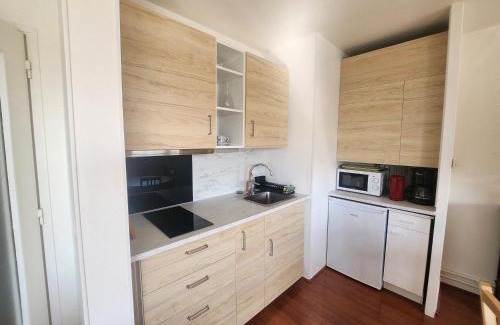 Courseulles-sur-Mer Apartment | Grand studio lumineux avec parking privé à Courseulles-sur-Mer - FR-1-746-29