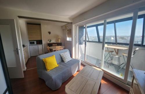 Courseulles-sur-Mer Apartment | Grand studio lumineux avec parking privé à Courseulles-sur-Mer - FR-1-746-29