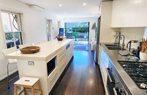 Paddington House | Grand Terrace with Secret Garden + Parking in Central Location - 4 Bedrooms