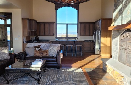 Clawson House | Grand Teton Painted Pony House w AC, Heated Garage, and Hot Tub
