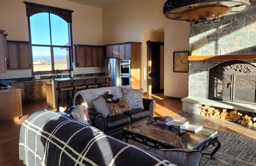 Clawson House | Grand Teton Painted Pony House w AC, Heated Garage, and Hot Tub