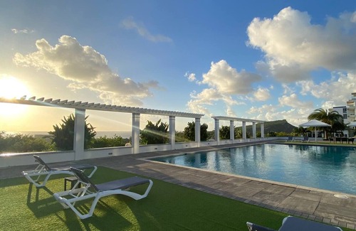 Colon Apartment | Grand View 2 Bedroom Apartment, Gym, Garden and Pool