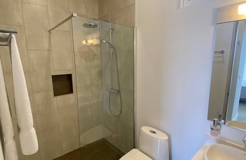 Colon Apartment | Grand View 2 Bedroom Apartment, Gym, Garden and Pool