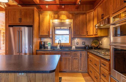 West Jefferson House | Grand Vista Lodge