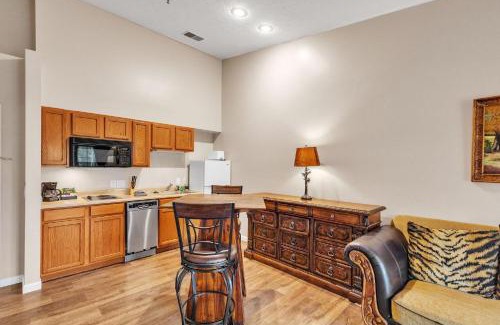 Nashville Apartment | Grand Wood Suites - 3rd Floor Front Side Penthouse Suite 303