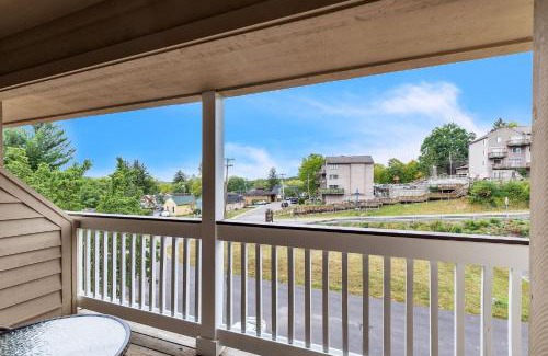 Nashville Apartment | Grand Wood Suites - 3rd Floor Front Side Penthouse Suite 303