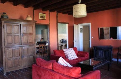 Chappes House | Grande maison à Chappes avec piscine privée et animaux admis - FR-1-489-90