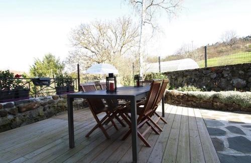 Saint-Vidal House | Grande maison au cœur d'un village historique avec terrasse et WIFI inclus - FR-1-582-308