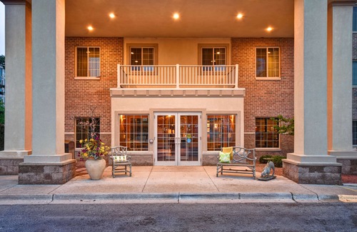 Historic Downtown La Crosse Hotel | GrandStay Hotel & Suites