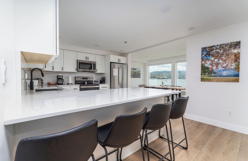 Chelan Condo | GrandView 202 - Luxury 2 Bedroom Waterfront Condo