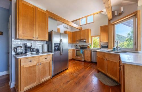 White Salmon House | Grandview Get-A-Way home
