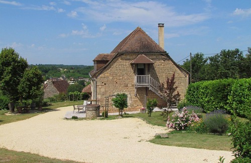 Nailhac House | Grange du 19e Rénovée. Confort, Magnifique Vue, Piscine Chauffée et Tranquillité