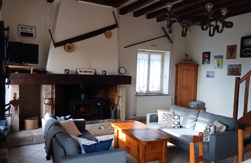 Teille House | Grange Réhabilitée en une Charmante Maison en Pleine Campagne Avec vue Dégagée!