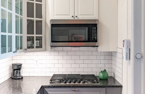 Newburgh Apartment | Grant - A Tranquil One Bedroom Steps from River