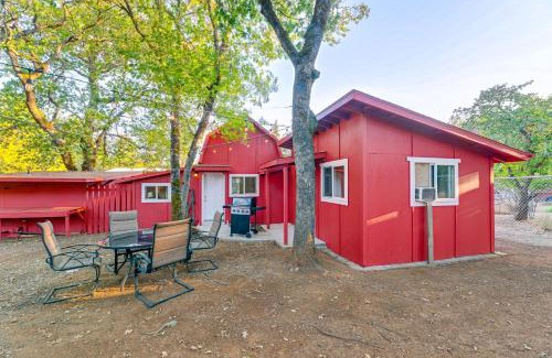 Grants Pass House | Grants Pass Cottage about 8 Mi to Rogue River!