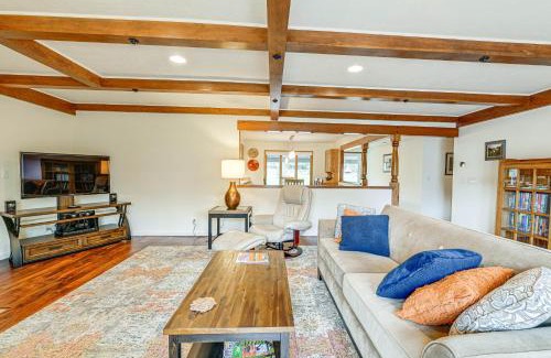 Grants Pass House | Grants Pass Vacation Rental Home Deck and Views!