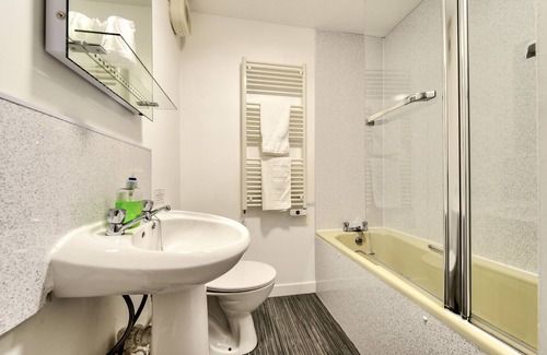 Old Town Hotel | Grassmarket Apartment with Castle View