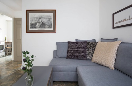 Old Town Apartment | Grassmarket (Old Town) Apartment with Castle views π° & private parking space π