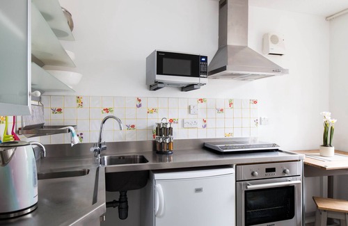 Old Town Apartment | Grassmarket (Old Town) Apartment with Castle views π° & private parking space π