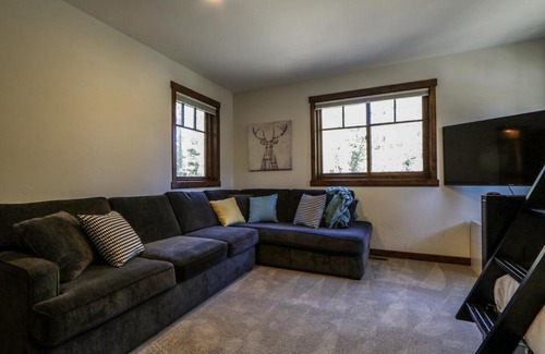 Stonegate House | Gray Bear 446 Home