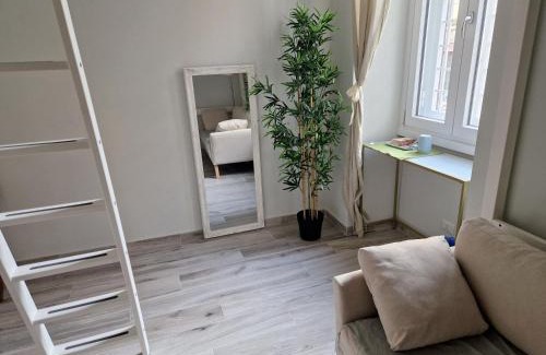 Ostiense House | Graziosa camera in posizione strategia con bagno privato esterno