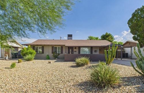 Alhambra House | Great 4 Groups, Near Everything!