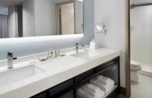 Stone Mountain Hotel | Great Amenities! Pets Allowed, Pool, Parking! Minutes to Dinosaur Explore!