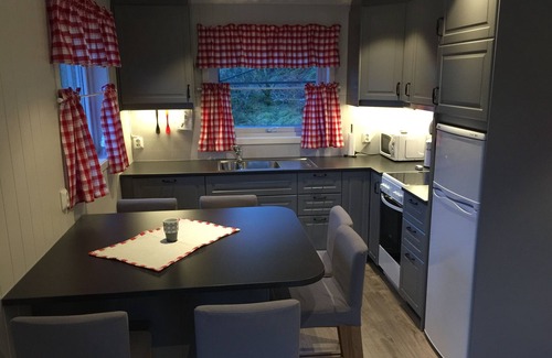 Radoy Cabin | Great cottage for rent in beautiful Nordhordland. Close to sea, with terrace and whirlpool.