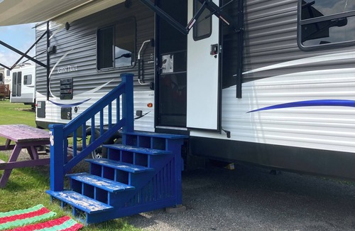 Botsford House | Great couples trailer and can sleep up to 6