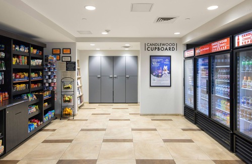 Anaheim Resort House | GREAT DEAL! 2 Amazing Units Close to Disneyland! Shuttle Service, Pool!