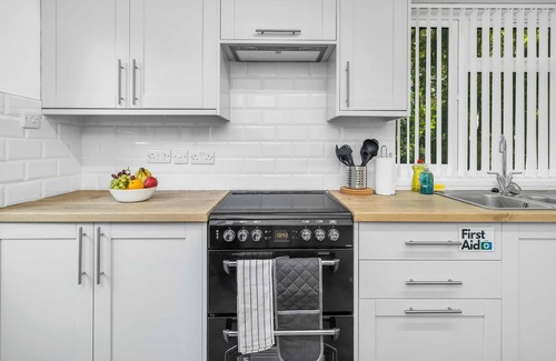 Brampton House | Great Deal for The No. 7 | 3BR House w/Pool Table